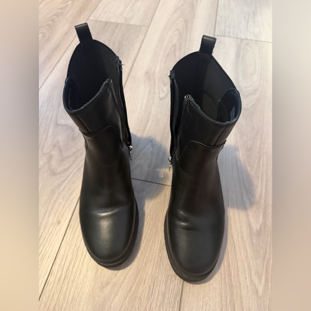 Blondo Black Women Chelsea Waterproof Boots